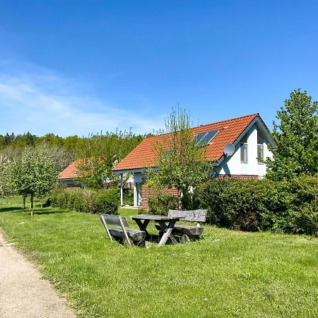 Familienunterkunft Wiesengefluester S3 - Kinderfreundlich, Nur 3 Minuten Zum Casa de Férias Röbel