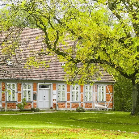 Familienunterkunft Wiesengefluester S3 - Kinderfreundlich, Nur 3 Minuten Zum *